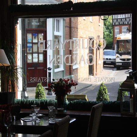 Gilbey'S Bar, Restaurant & Townhouse Bed and Breakfast Windsor Exteriör bild