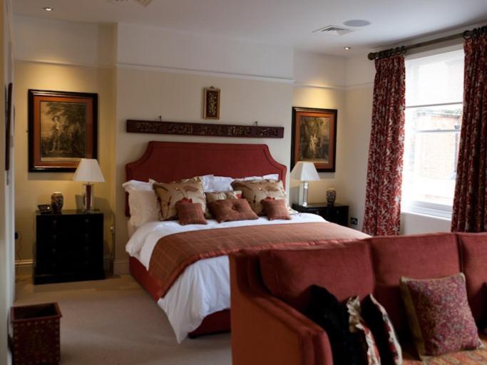 Gilbey'S Bar, Restaurant & Townhouse Bed and Breakfast Windsor Exteriör bild